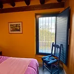 Madre Del Agua. El Robledillo 木屋 莫内斯特里奥